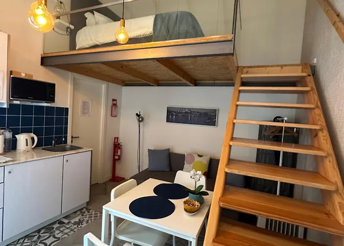 Ilhas Douro Fontainhas By Pa * Oporto